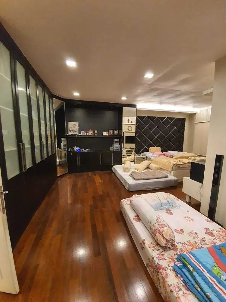 Rumah Johar Golf 10x23 PIK Renov Rapih Hadap Selatan