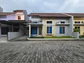 Rumah bagus bersih siap pakai di cluster elite madegondo solo baru