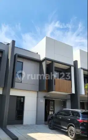 Rumah kontrakan rapih siap huni di cluster Regia Sumarecon Crown Bekas