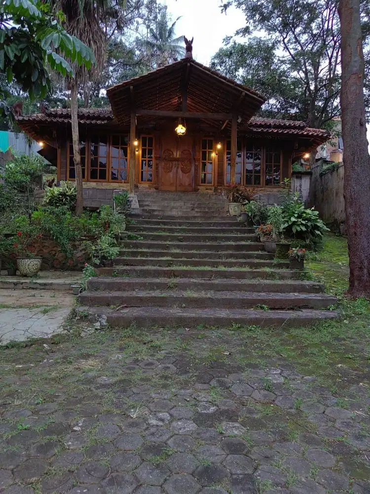 Rumah Joglo Nyaman Asri Luas Banyumanik Semarang