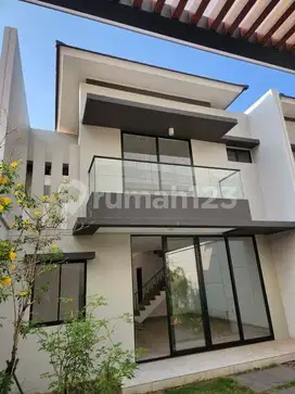 Rumah Cluster Danau Uk 8x27 di Pik2 Brand New Bagus Termurah