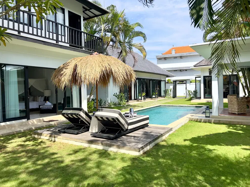 4 Bedrooms Luxury Tropical Villa Batu Bolong Canggu