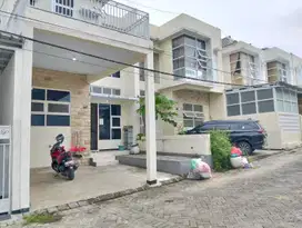 Sewa kontrakkan Tegalgondo Malang 4 kamar mandi dalam Perabot