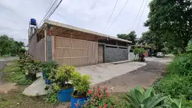 Rumah Jamin Nyaman dengan Desain Elegan di Taman Holis Indah 1
