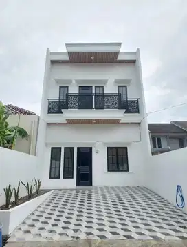 RUMAH MEWAH SIAP HUNI DUA LANTAI DI PEDURUNGAN SEMARANG
