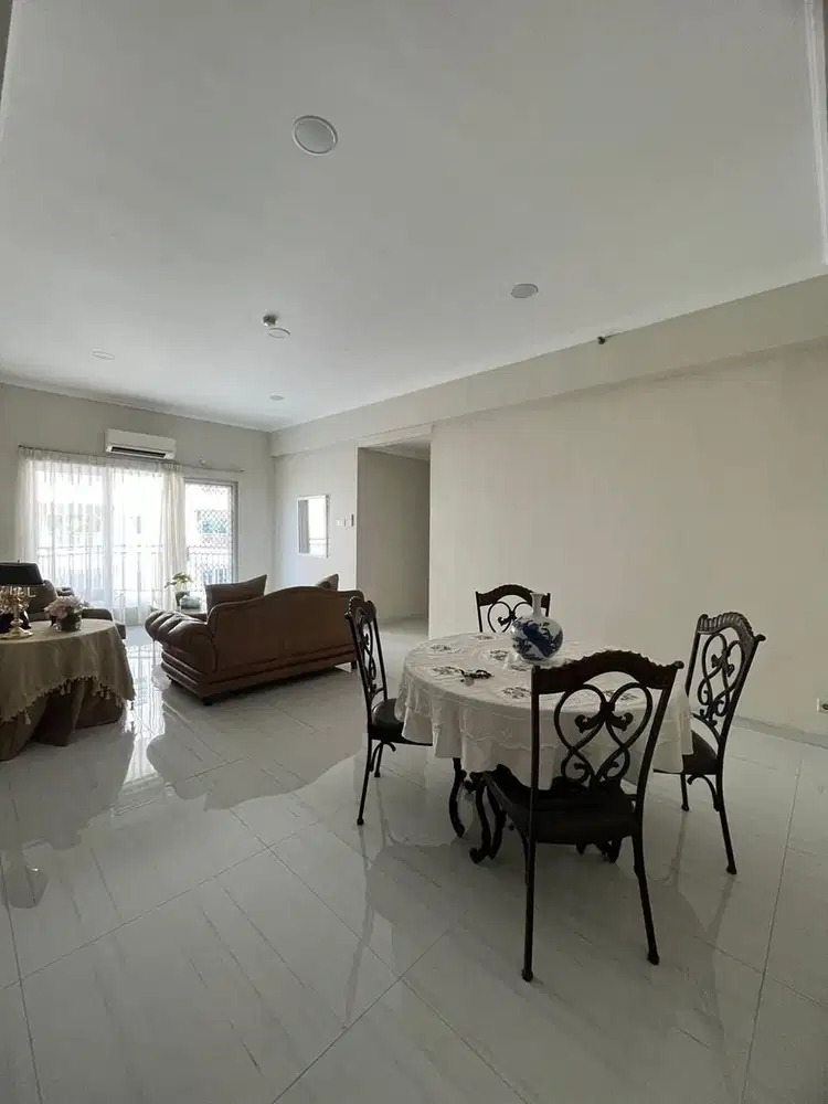 Disewakan Rumah PIK2, 8x12,5, 2 lantai, Semi Furnish, Jarang Ada