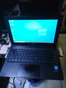 Dijual santai notebook Asus x200m