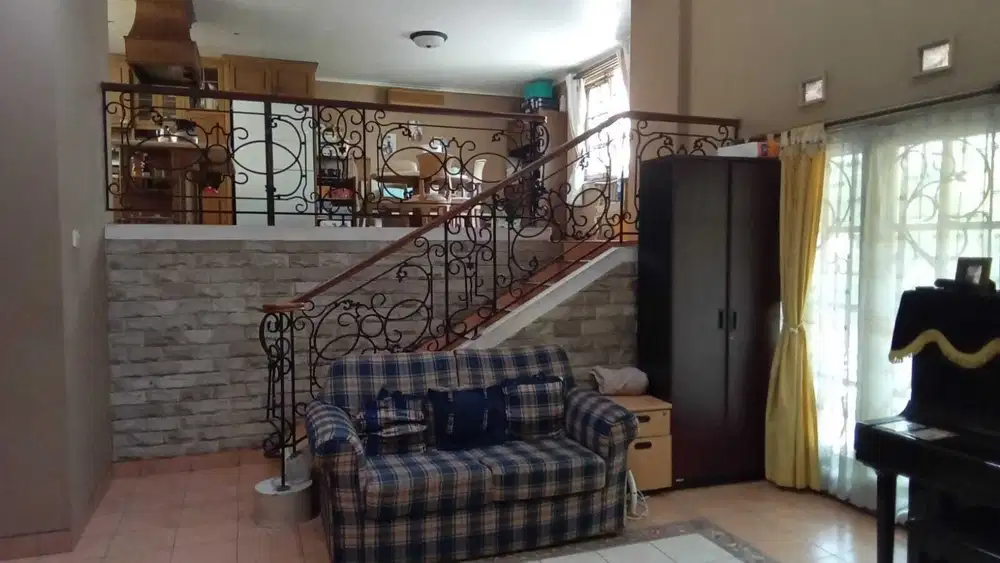Jual Cepat, Harga Bagus, Rumah 2 Lantai, Terawat di Citra Garden