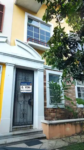 Rumah di Taman Ayu Karawaci, Tangerang Y00196