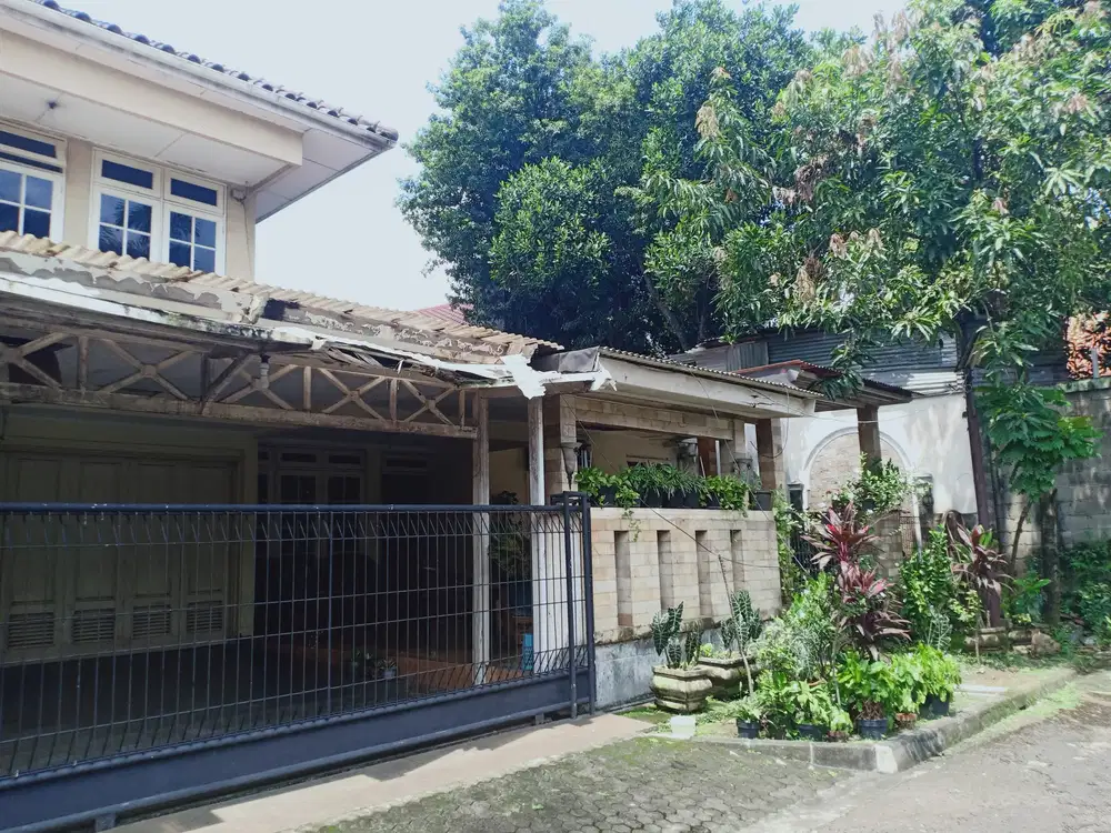 DIJUAL RUMAH 2,5 LANTAI DALAM KOMPLEK TANJUNG BARAT INDAH JAGAKARSA