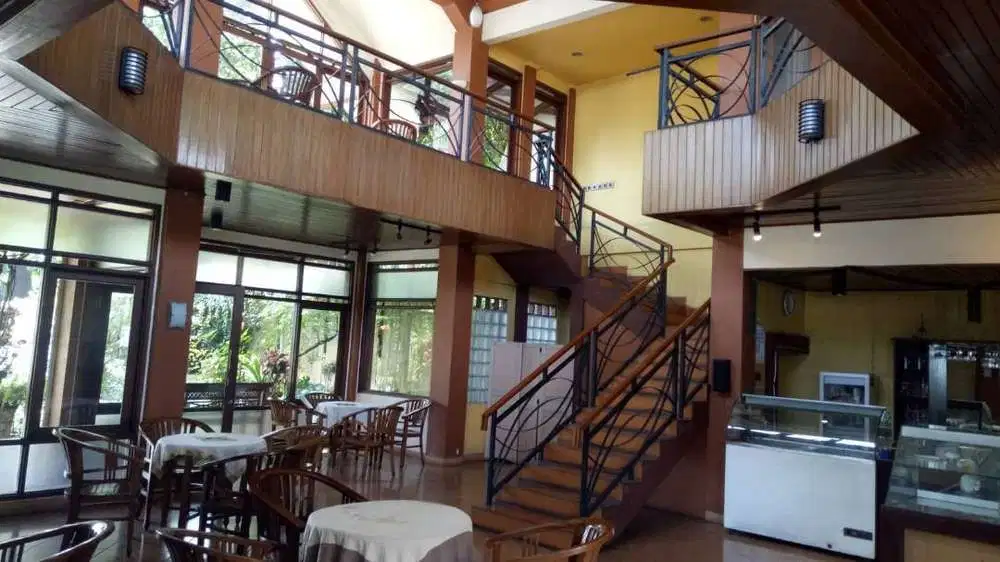 Dijual Rumah+Tempat Usaha di Jl. Dr.Setiabudi - Bandung