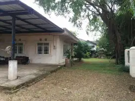 Jual Rumah Besar Halaman Luas Pinggir Jalan SHM