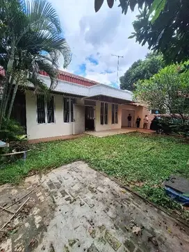 RUMAH 1 LANTAI DI JALAN ERLANGGA DEKAT SCBD DAN SENOPATI