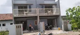 RUMAH DEKAT TERMINAL BENOWO STRATEGIS