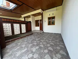 Rumah Baru Disewakan, 30m ke jalan raya akses tol Sawojajar