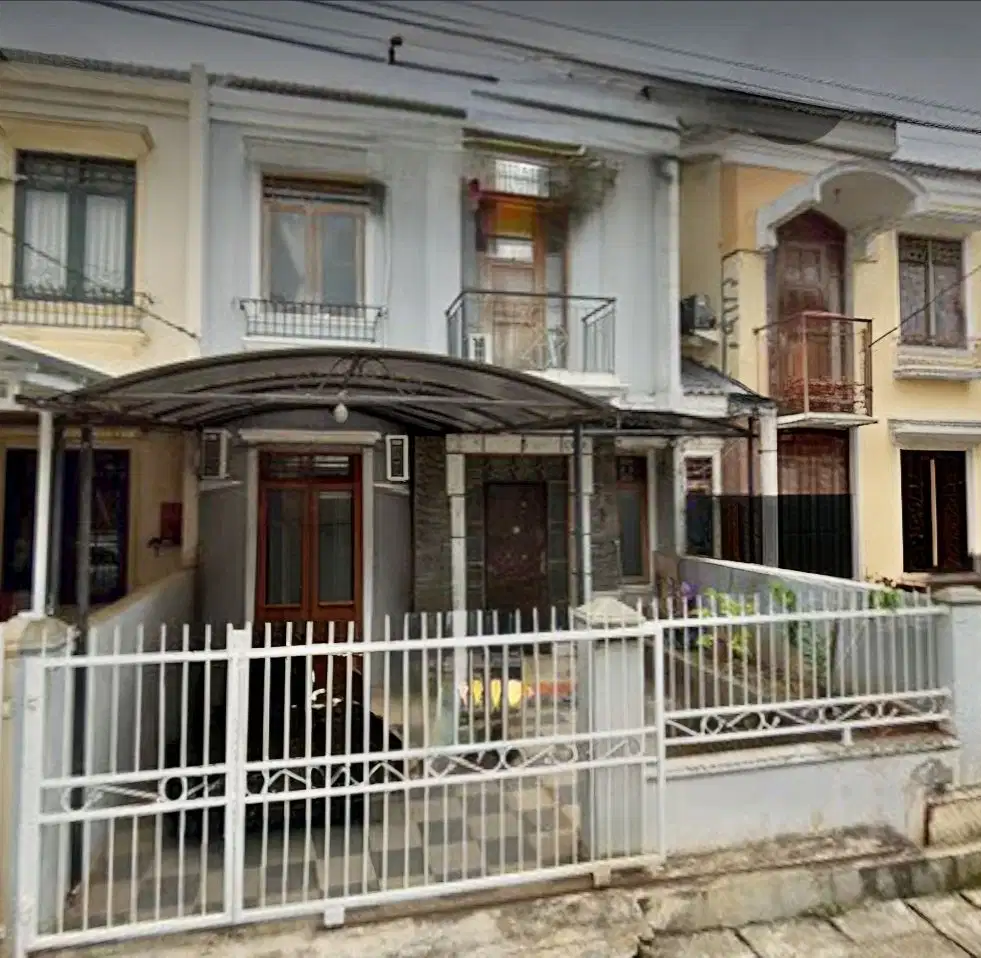 Rumah rapih semi furnished dijual Perumahan Mutiara Taman Palem
