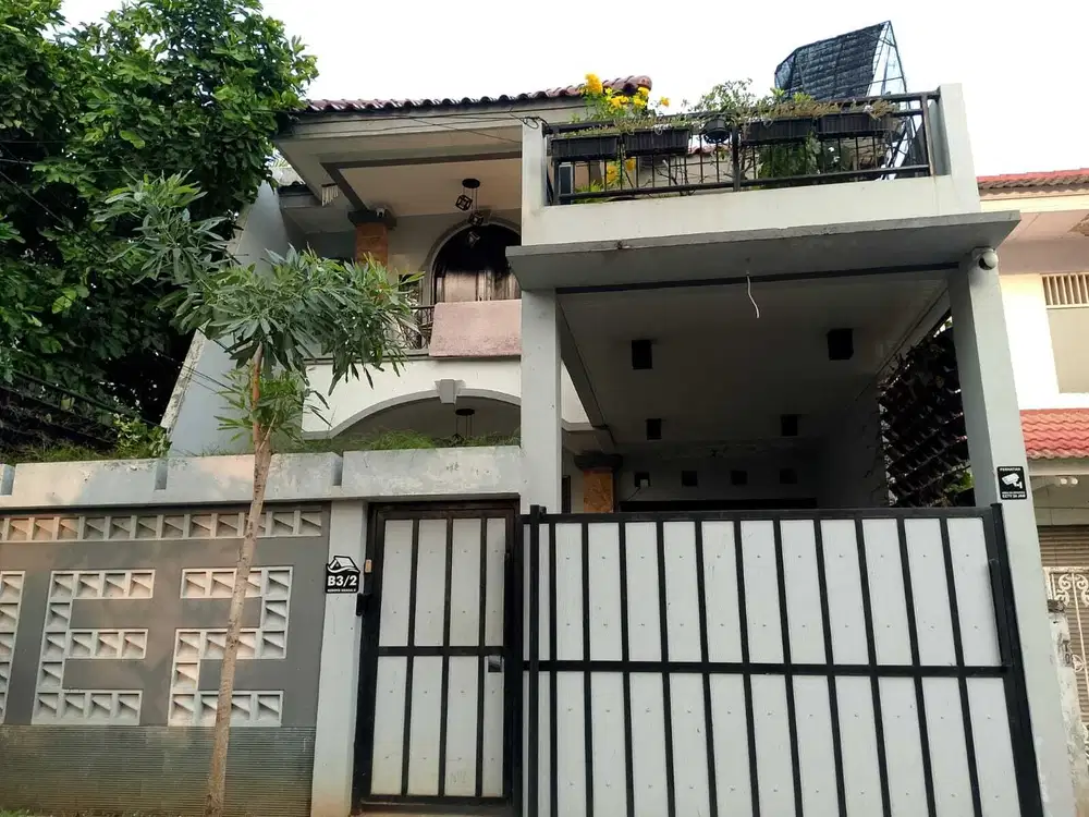 Rumah 2lt di Jl Kedoya Akasia II Kb Jeruk Jakarta Barat