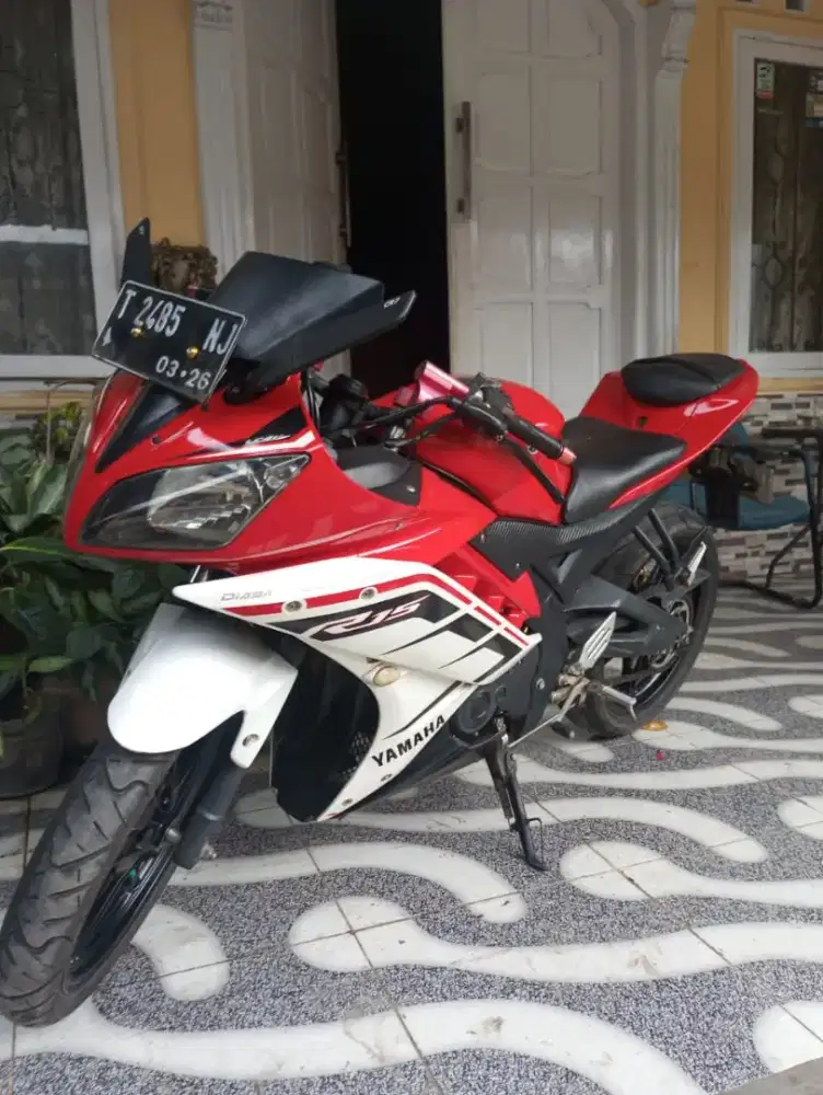 Yamaha YZF 150 red