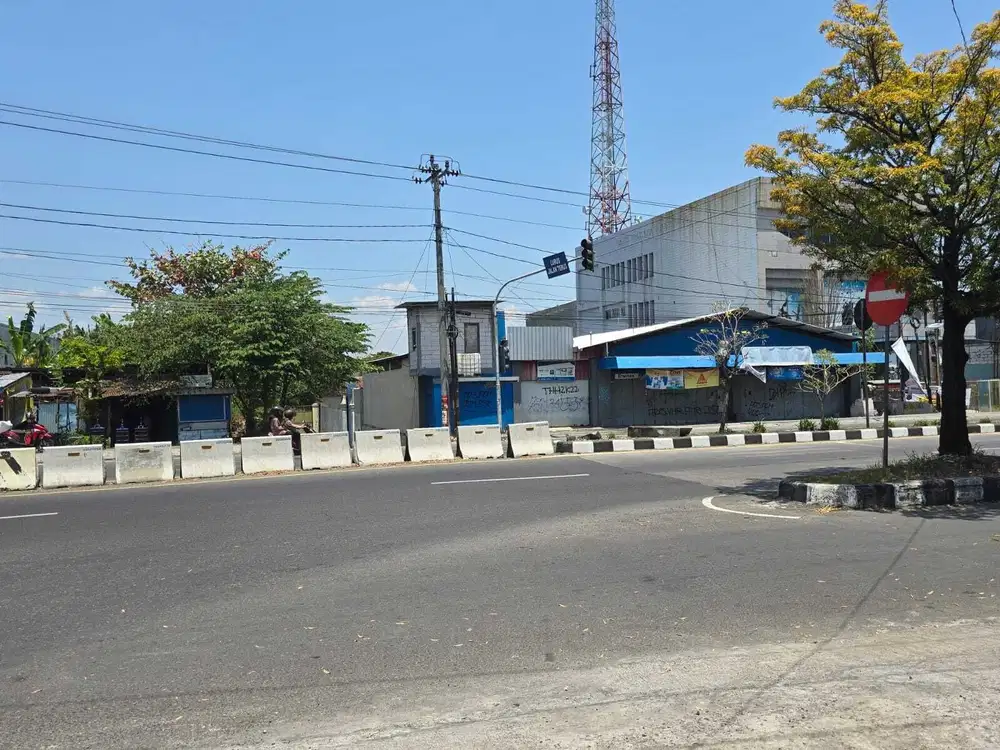Ruang Usaha atau Toko Strategis di Pinggir Jalan Raya Palur Solo
