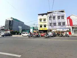 ruko 3 lantai cocok buat usaha dan kantor