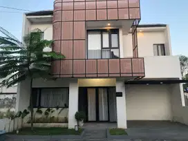 RUMAH MODERN MINIMALIS 2 LANTAI FULL FURNISHED – DEKAT KAMPUS ISI YOGYAKARTA