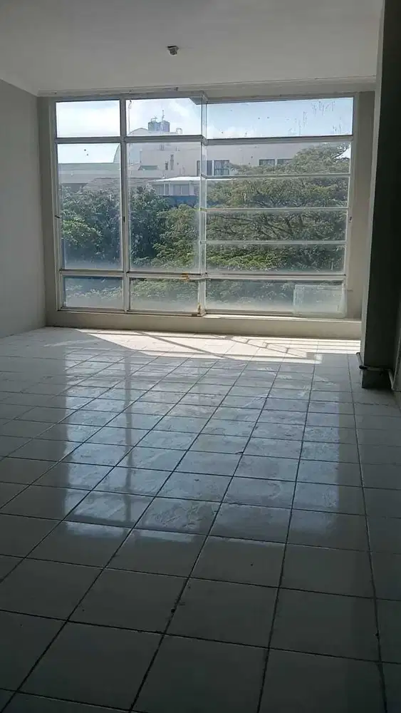 Disewa Ruko Murah di Sunter Dekat Jalan Raya, Parkir Luas Aman