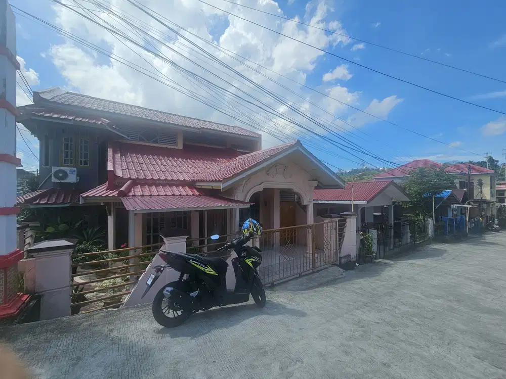 rumah cantik minimalis di kompleks PGRI Ruhui.