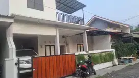 rumah dua lantai depan taman graha asri ciracas serang