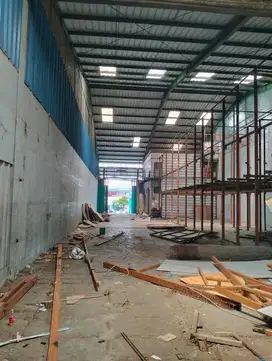 Disewakan Gudang Strategis di Daerah Holis