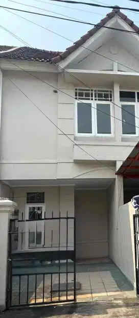 Di jual rumah 2 lt uk 3,75x15 di taman palem lestari