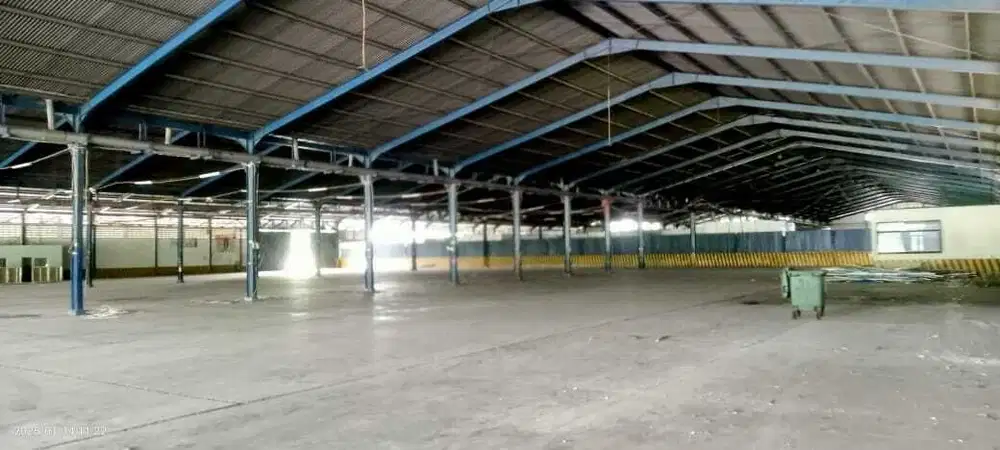 Disewakan gudang siap pakai di jalan raya narogong rawa lumbu bekasi