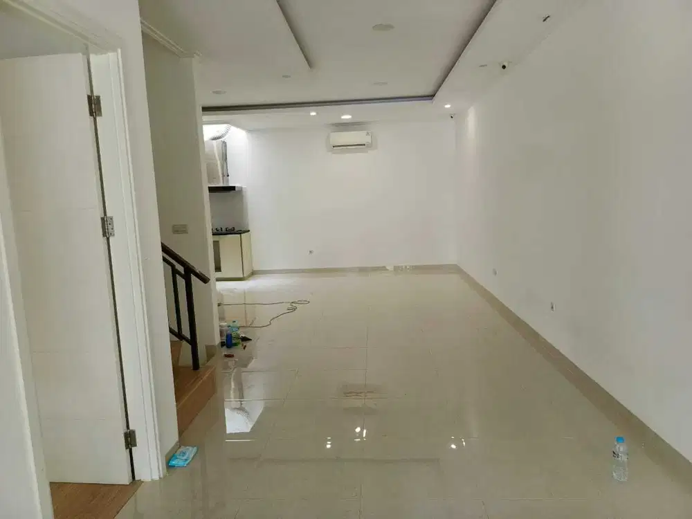 Dijual Cepat Rumah 2 LT Green Lake City Cipondoh Tangerang Semifurnish