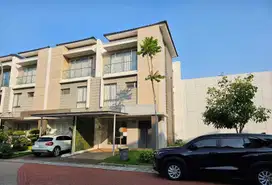 Rumah 3 lantai Golf Island, Cluster Piano 6x12,5 Hoek, Siap Huni