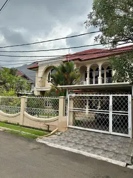 RUMAH CANTIK 2 LANTAI SIAP HUNI DI TAMAN KEDOYA BARU RESIDENCE JAKBAR
