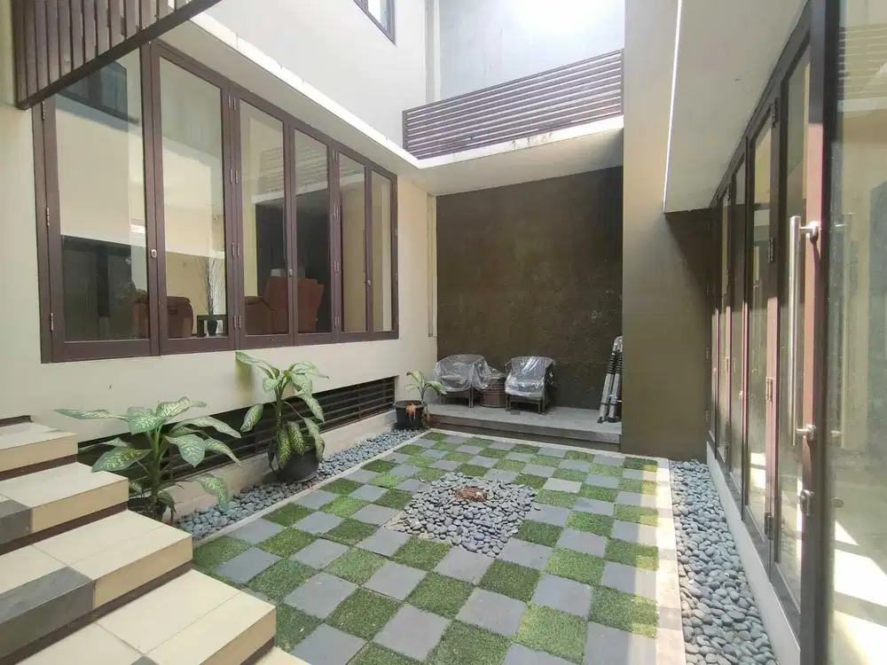 Rumah Konsep Villa Bali dengan Kolam Renang – Meruya Utara, Jakbar