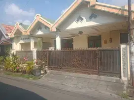 RUMAH DI SURABAYA PUSAT DEKAT DENGAN SMAN 5 SURABAYA