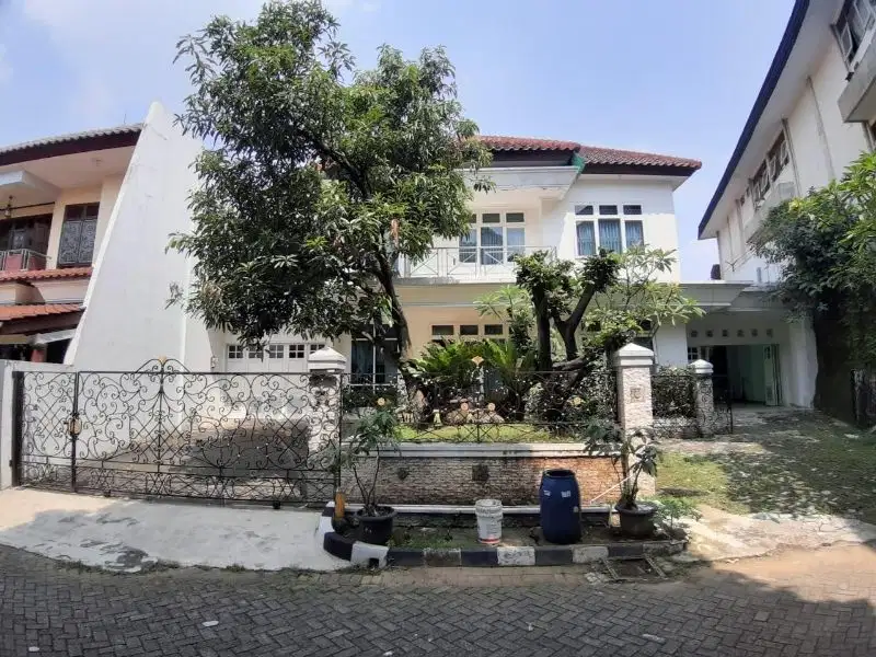 Rumah besar Villa Indah Pajajaran