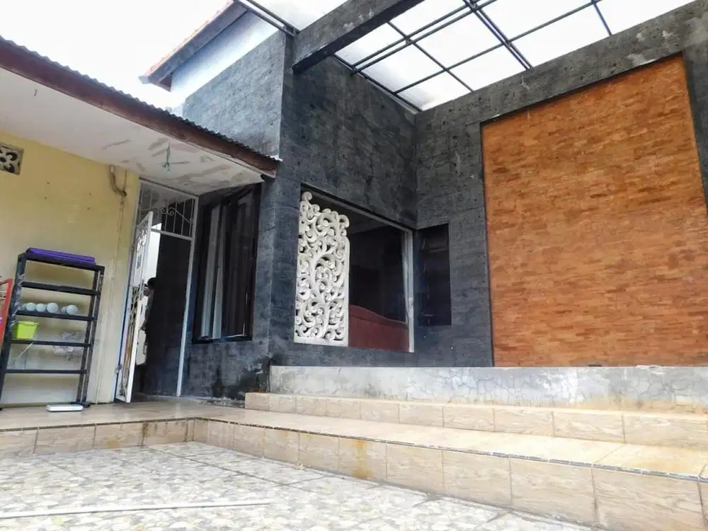 Dijual Rumah & Bangunan 1/2 Jadi Lokasi Strategis Denpasar Utara