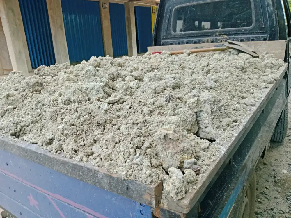 *Tanah uruk, batu seplit dan pasir
