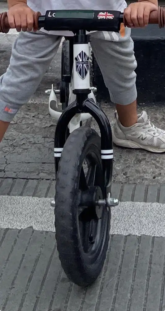 London taxi balance bike