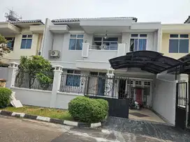 DISEWA CEPAT RUMAH RAPI 2 LANTAI DI TAMAN GOLF MODERNLAND TANGERANG