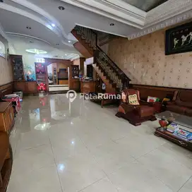 Dijual Villa Mewah daerah Cemara