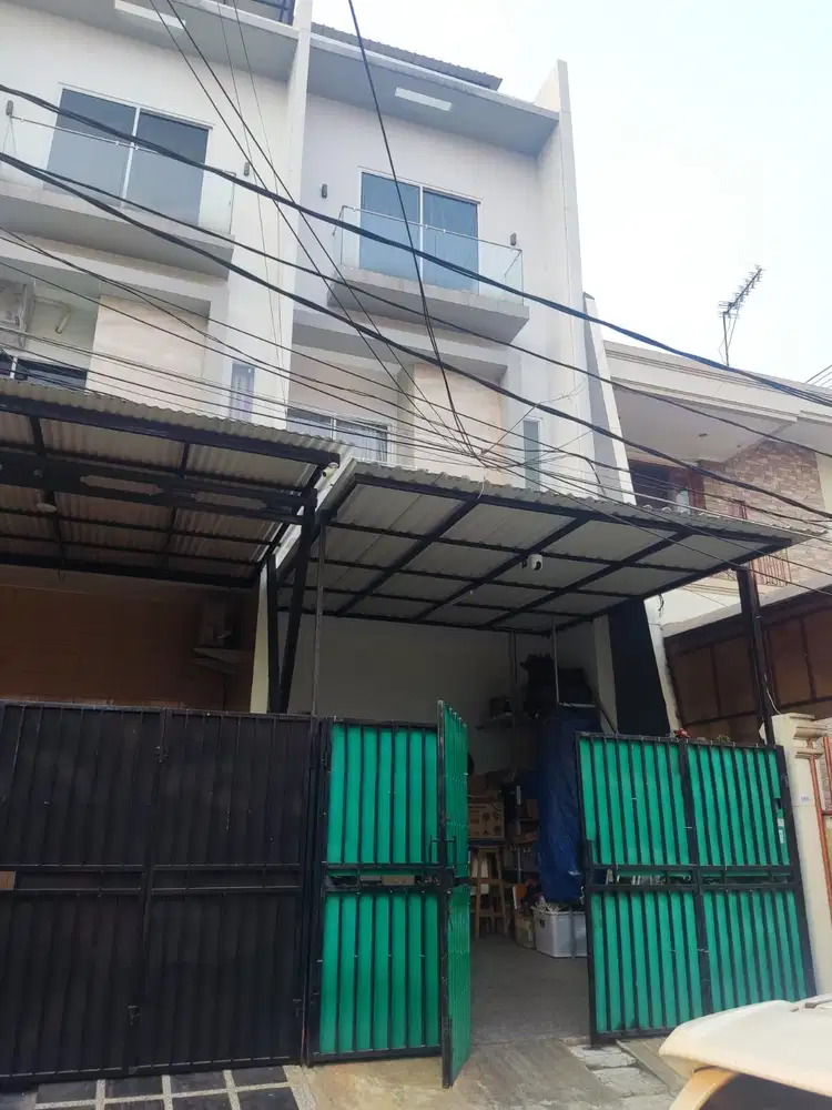 DIJUAL RUMAH TINGGAL 3,5 LANTAI KAWASAN DURI KEPA SEMI FURNISHED