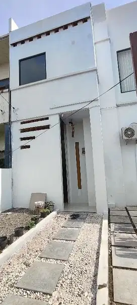 Dijual Rumah 2 Lantai Sudah Renovasi Komplek Sumarsono City