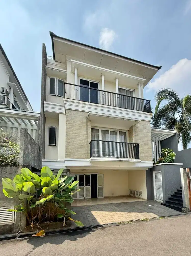 TOWNHOUSE BAGUS PRIVATE POOL DI PEJATEN BARAT