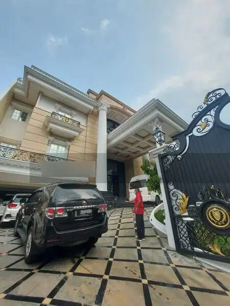 Di Jual Rumah Super Mewah Dekat Golf Pondok Indah