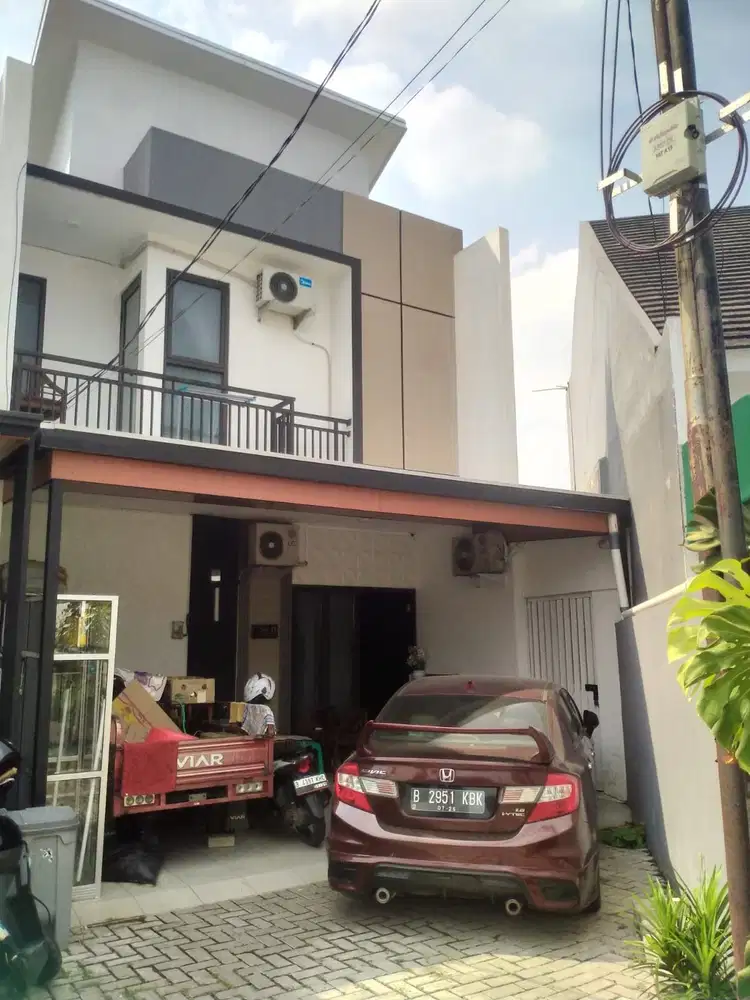 Rumah second posisi hook dalam cluster dekat grand galaxy