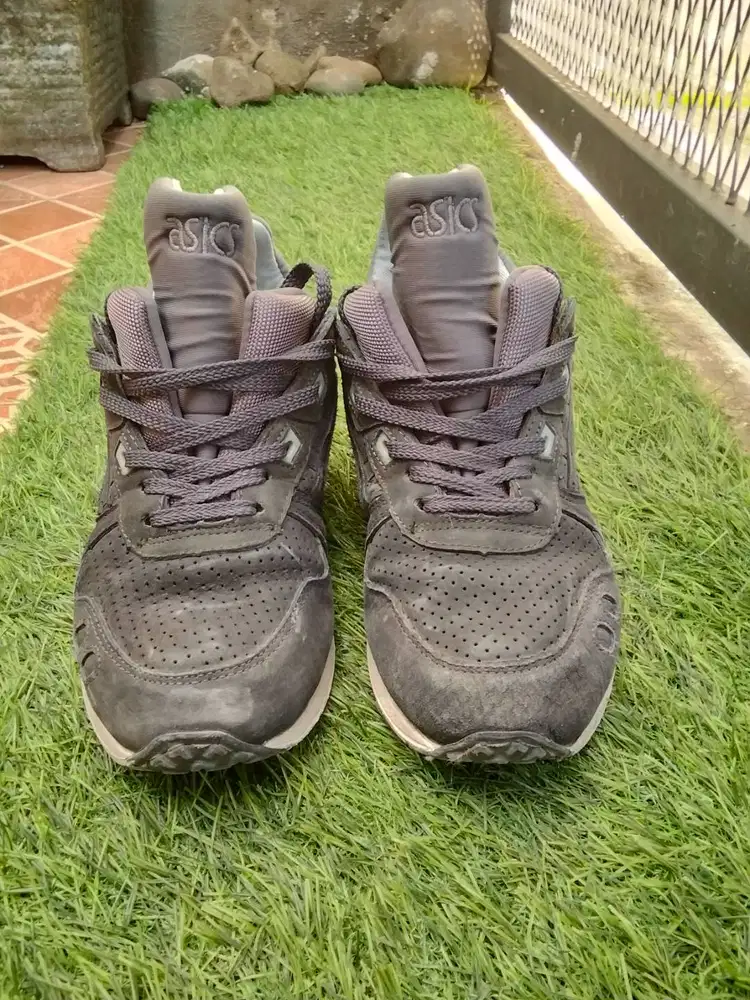 Sepatu asics second