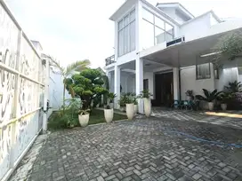 Rumah Mewah Furnish dan Kolam Renang Ring 1 Kota Solo