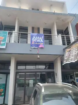 Ruko disewakan area padat penduduk strategis bangunan kokoh